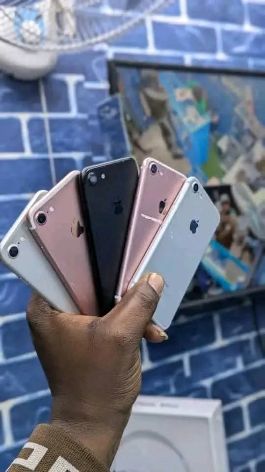 Image de Voilà les iphone  7 très bon prix 35000fr non discutable  la boutique  est à Yaoundé  au terminus  mimbomane je réponds au 6 94 68 10 97