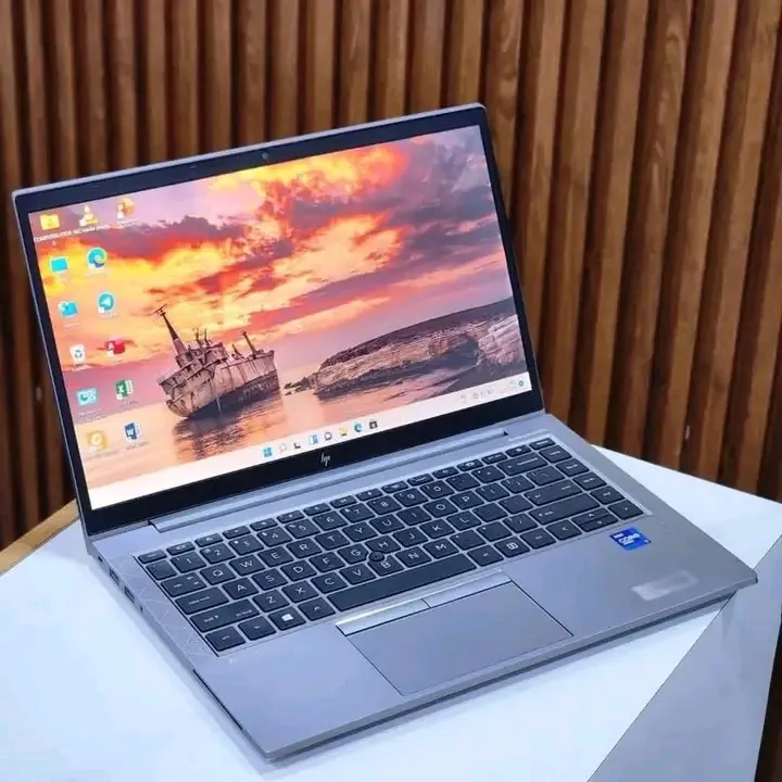 * ⭐️⭐️En promotion : * HP ZBOOK Firefly  14 G7 🇺🇸*