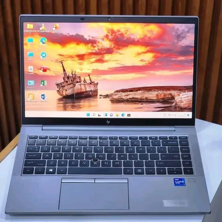 * ⭐️⭐️En promotion : * HP ZBOOK Firefly  14 G7 🇺🇸*