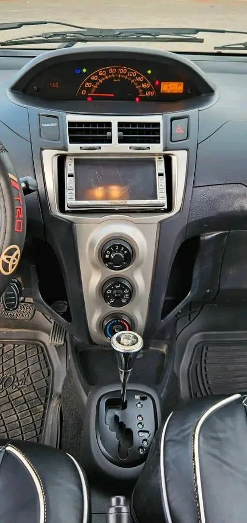 Toyota Yaris vitz 2008