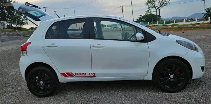 Toyota Yaris vitz 2008